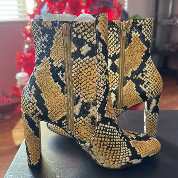 Aldo Sneak Booties. Yellow/black,white/cream. Size 7 - Picture 5 of 8